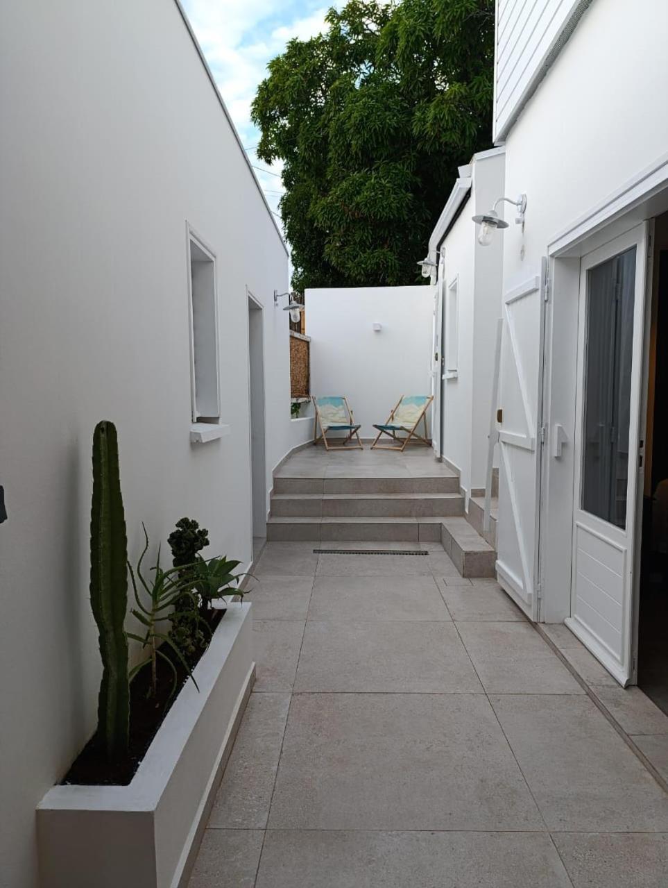 Hotel La Kaz Banian Saint Pierre Exterior foto